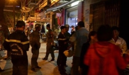 Ngôi nhà 3 tấng bốc cháy khi chủ nhà đi xem bắn pháo hoa